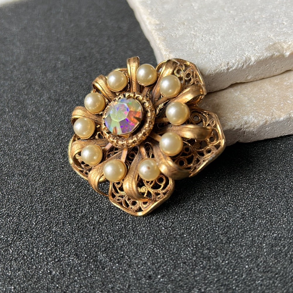 Retro Gold Round Brooch with Pearls and Crystal stone SUPER FAST SHIPPING